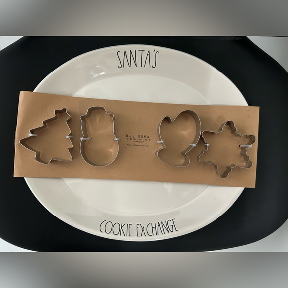 2/$75💥- HOME | Rae Dunn Santa’s cookie exchange plate - Picture 1 of 2